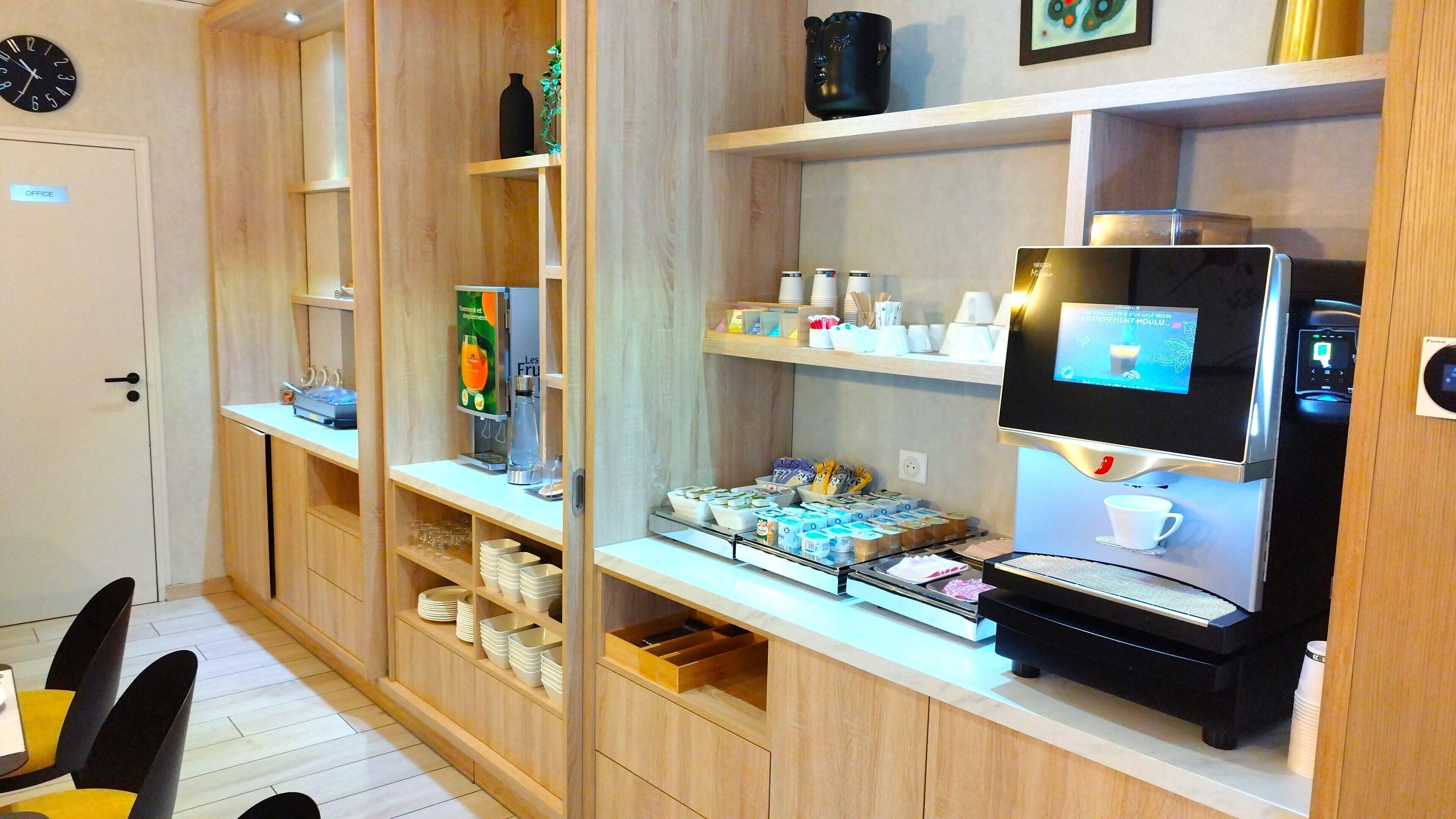 Avia Saphir Montparnasse Hotel 3*